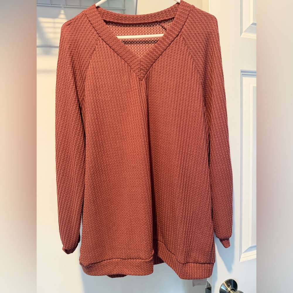 Waffle knit long sleeve v-neck.